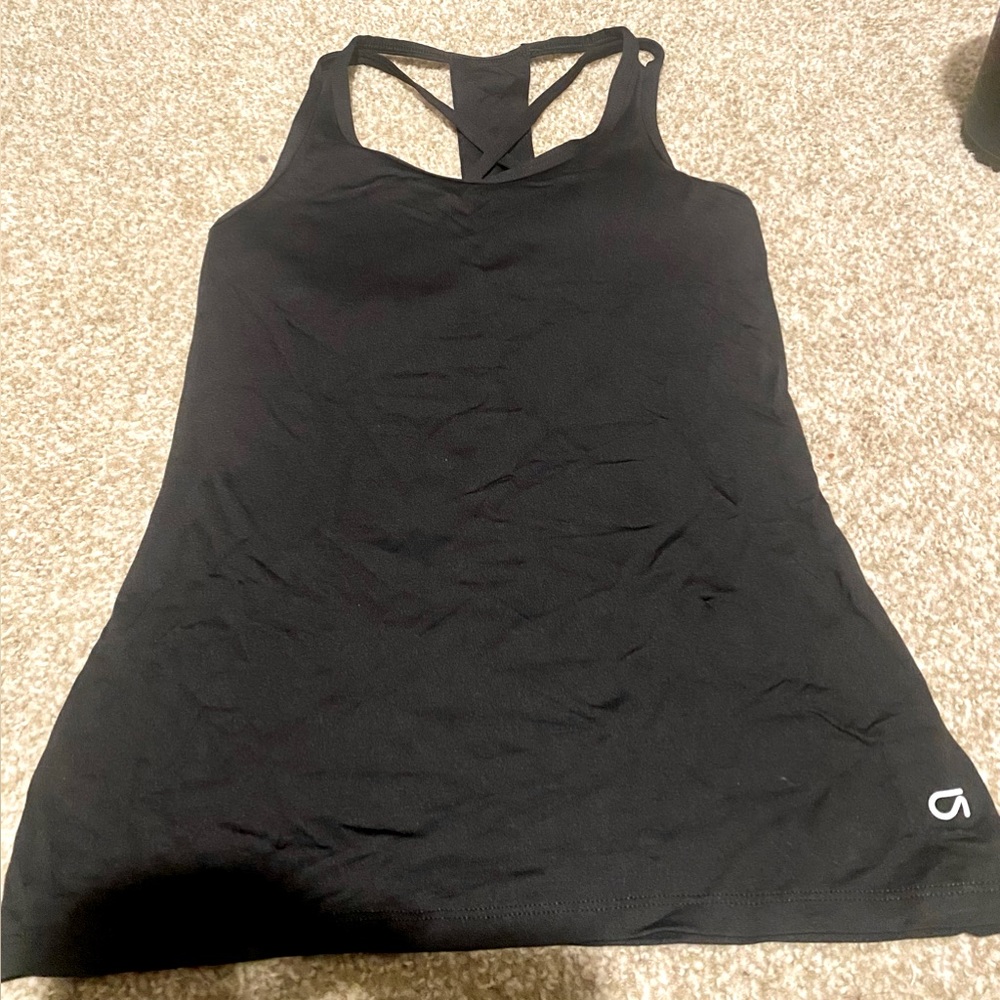 GAPFit breathable built-in low-impact bra